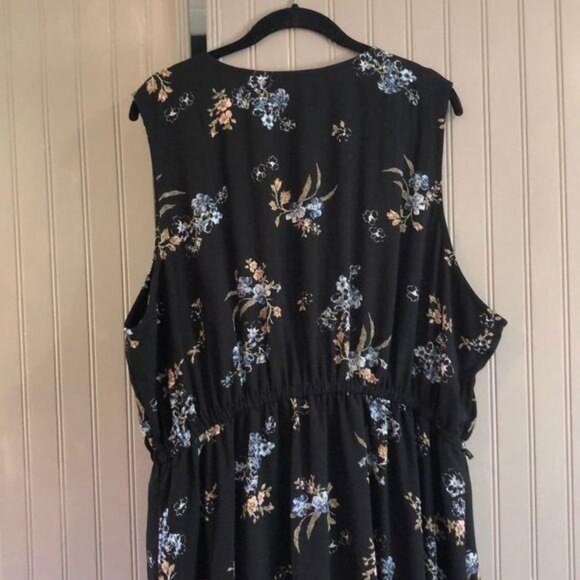 Chelsea Studio Black Floral Sleeveless High Low Dress With Elastic Waist & V-Nec - Picture 7 of 8